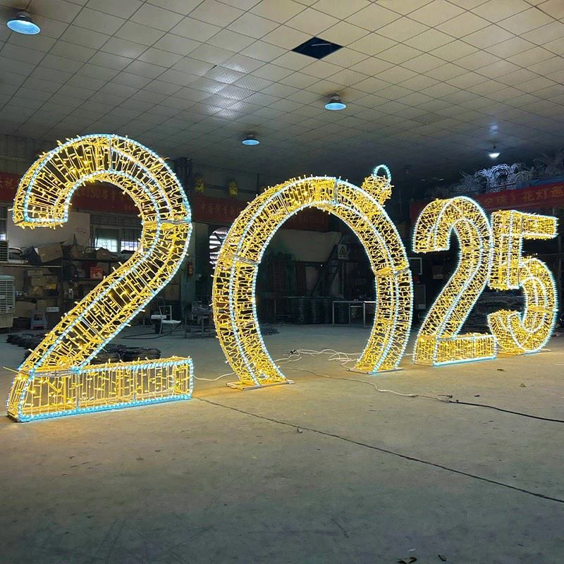 Traditional Large Holiday Lighting